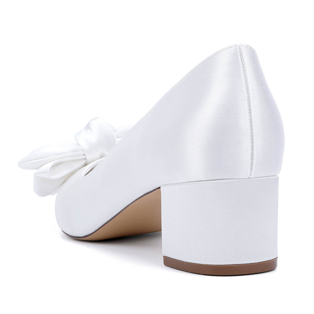 Low Heel Silk Like Satin Point Toe Wedding Shoes With Bowknot