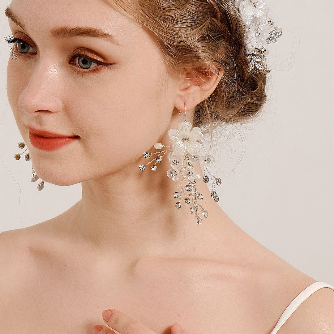 Alloy Dangle Earrings With Rhinestone/Pearl