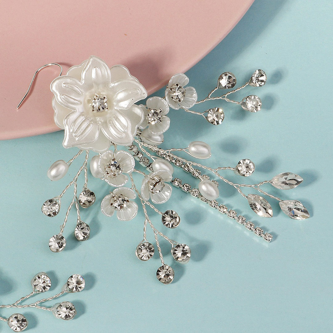 Alloy Dangle Earrings With Rhinestone/Pearl