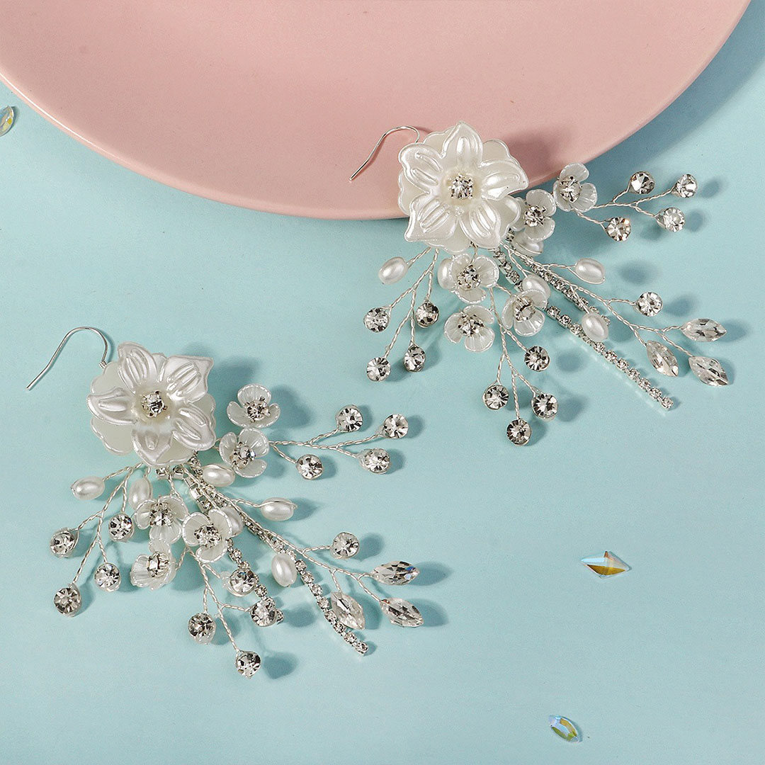 Alloy Dangle Earrings With Rhinestone/Pearl