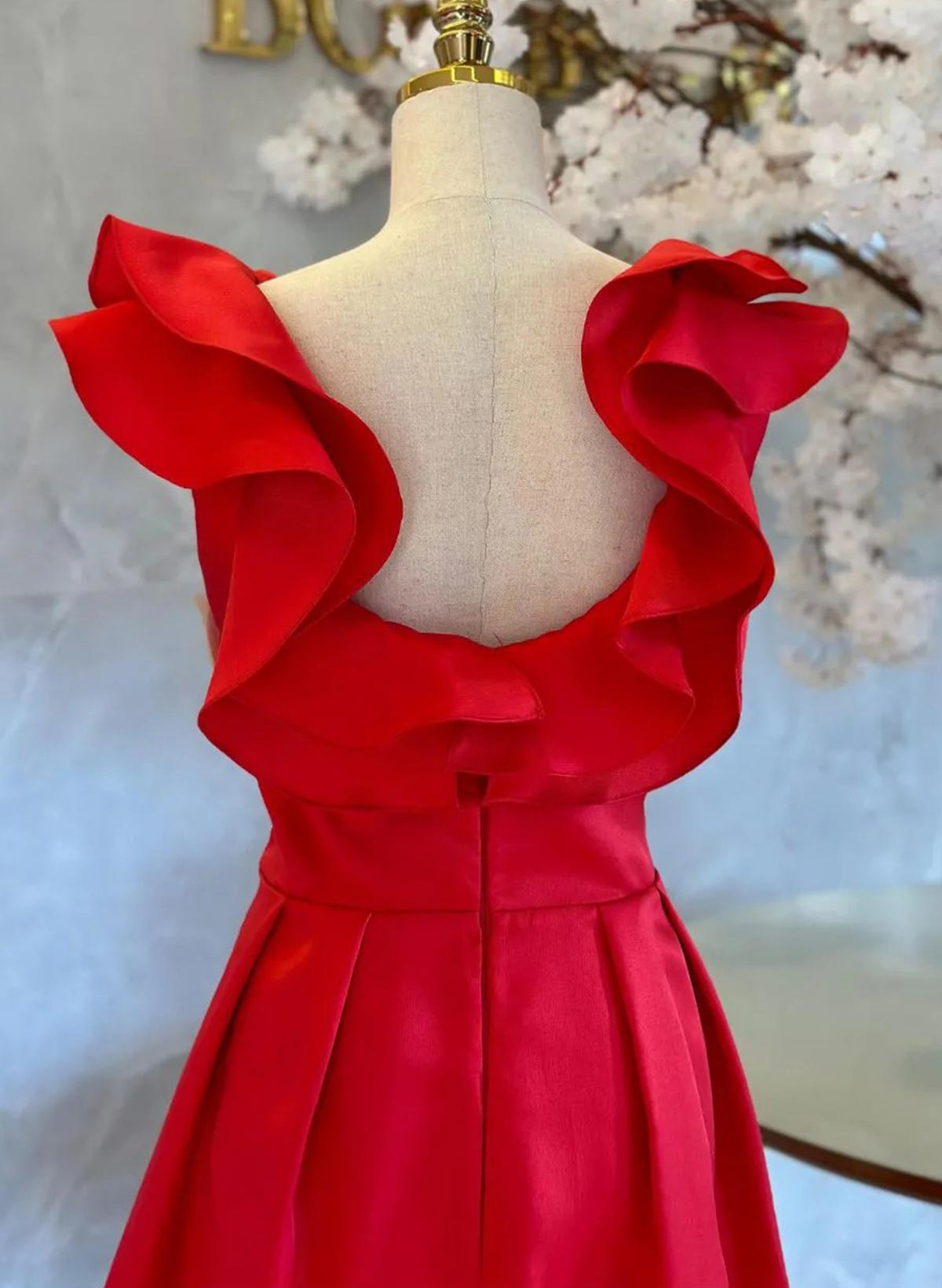 A-Line Plunge Neck Floor-Length Satin Evening Dresses With Split Front/Pockets/Shoulder Ruffle