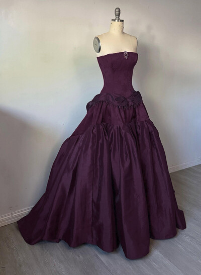 Ball-Gown Strapless Sleeveless Sweep Train Taffeta Prom Dress With Bow(s)/Beading