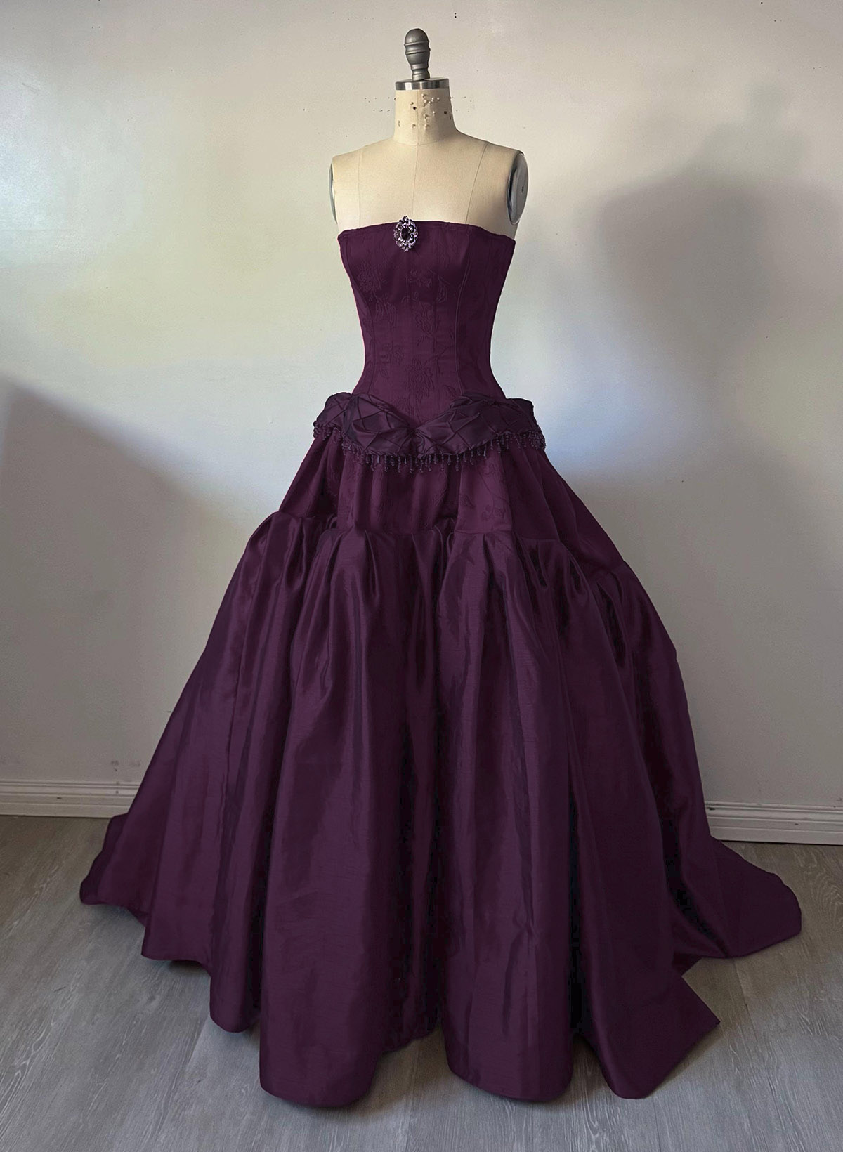 Ball-Gown Strapless Sleeveless Sweep Train Taffeta Prom Dress With Bow(s)/Beading Ball-Gown Strapless Sleeveless Sweep Train Taffeta Prom Dress With Bow(s)/Beading