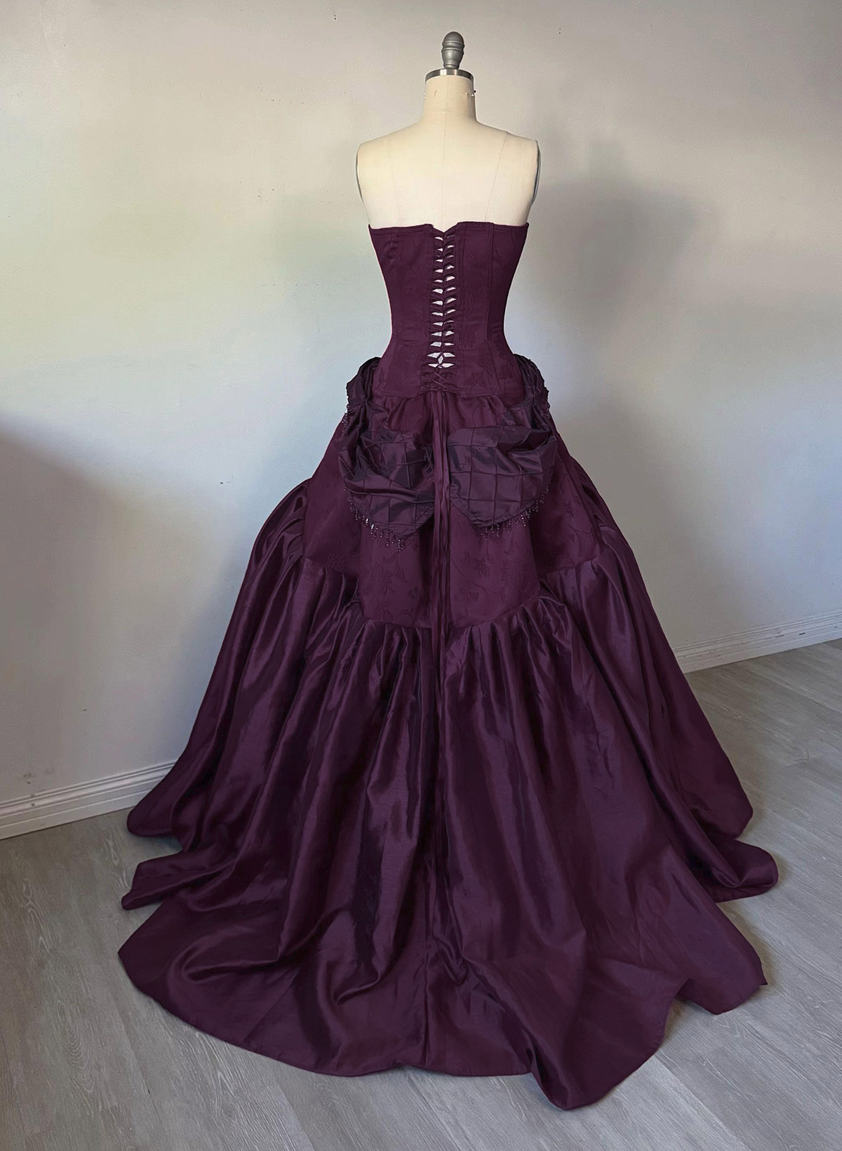 Ball-Gown Strapless Sleeveless Sweep Train Taffeta Prom Dress With Bow(s)/Beading Ball-Gown Strapless Sleeveless Sweep Train Taffeta Prom Dress With Bow(s)/Beading