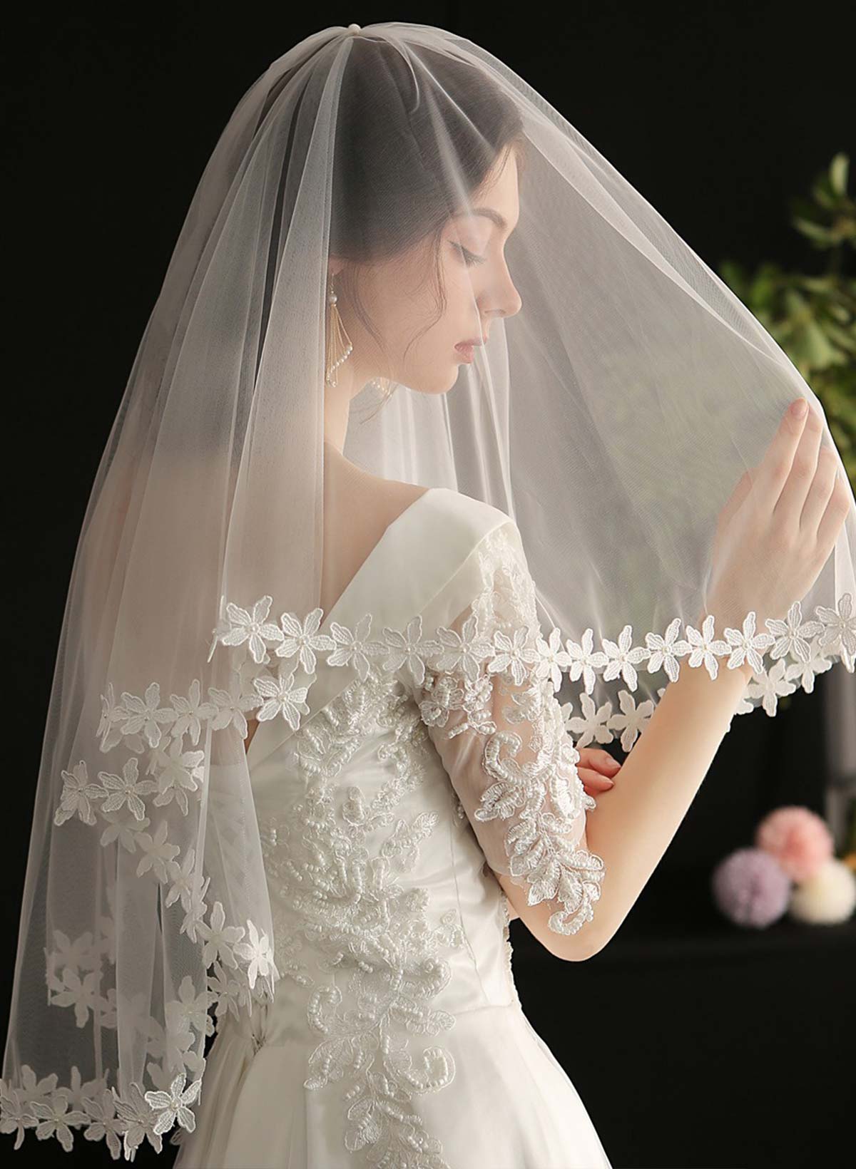 Lace Applique Edge Floral Two-Tier Tulle/Lace Elbow Bridal Veils