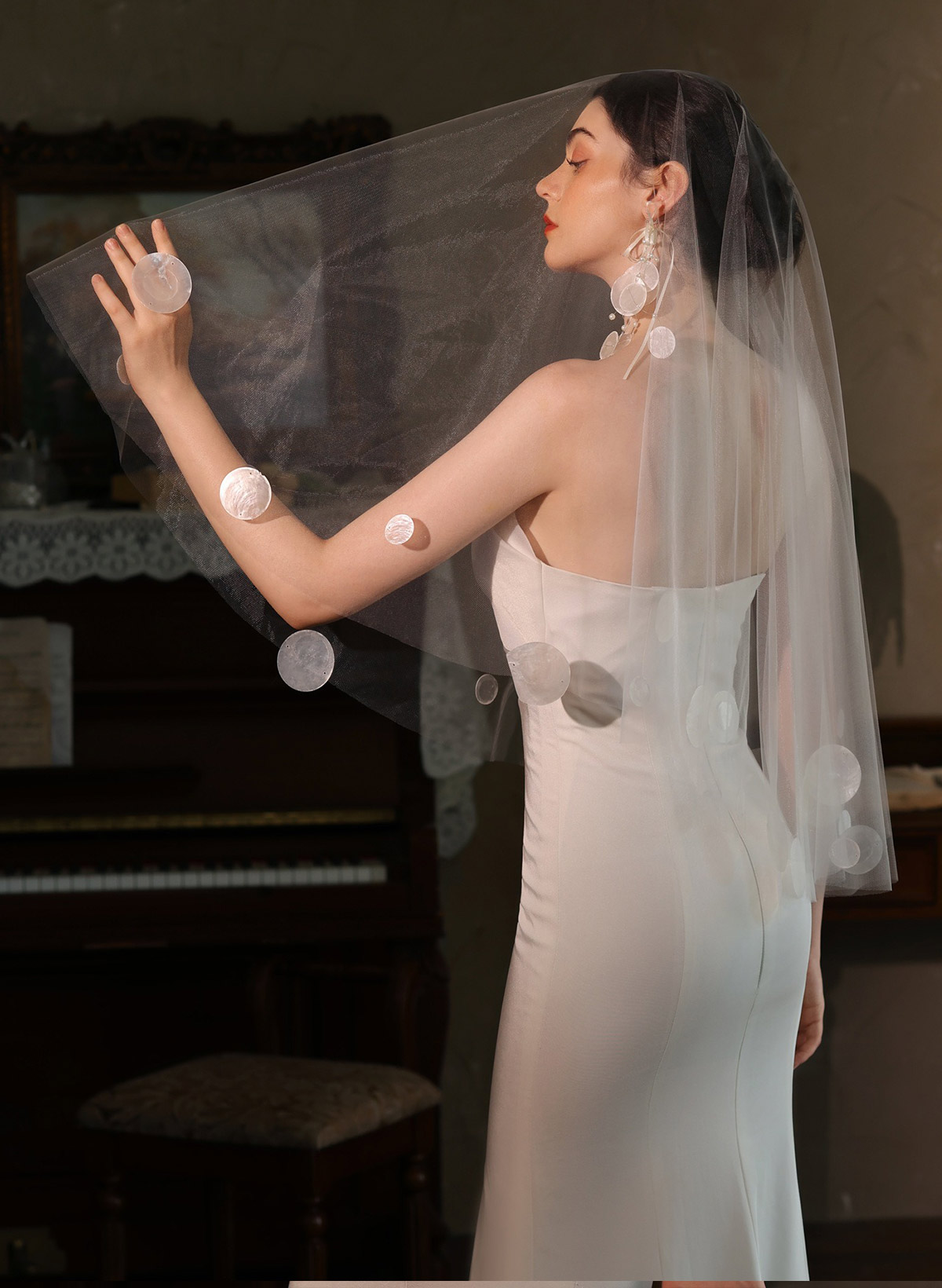 Cut Edge One-Tier Tulle Elbow Bridal Veils