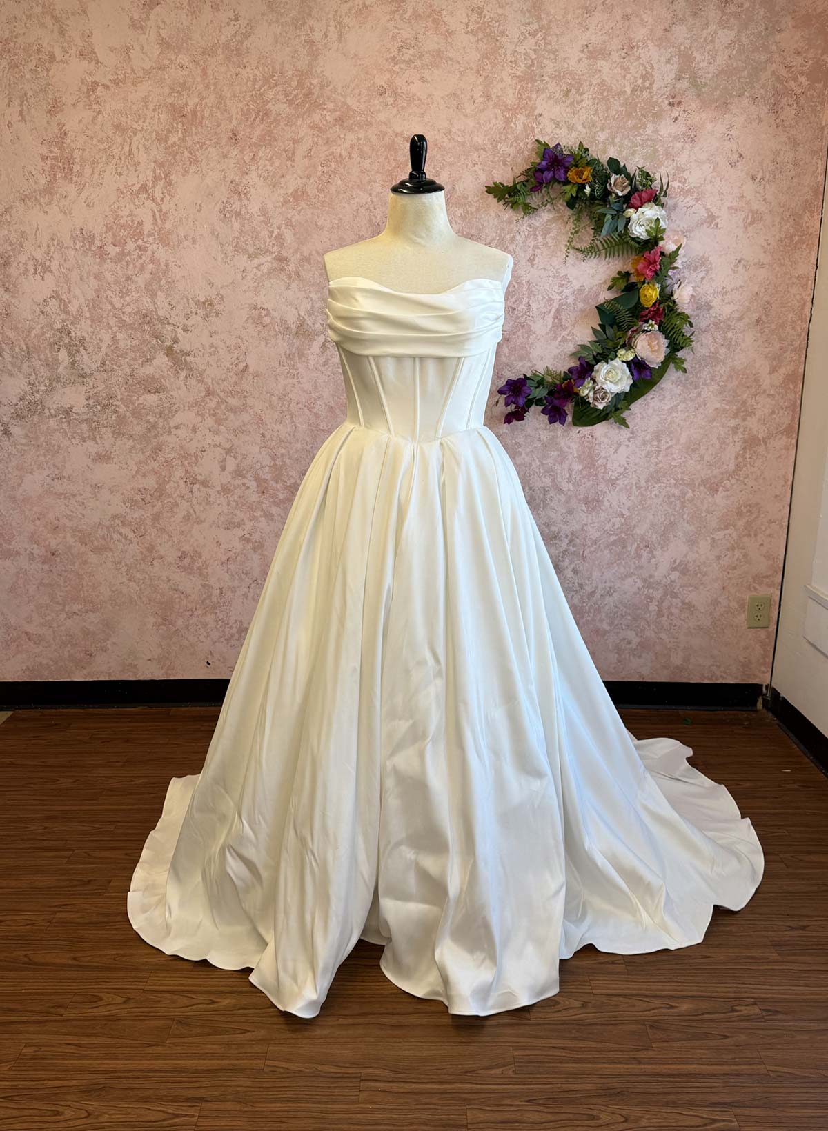 A-Line Strapless Sleeveless Court Train Satin Wedding Dresses With Pockets