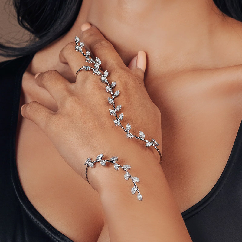 Simple Rhinestone Linking Finger Bracelet