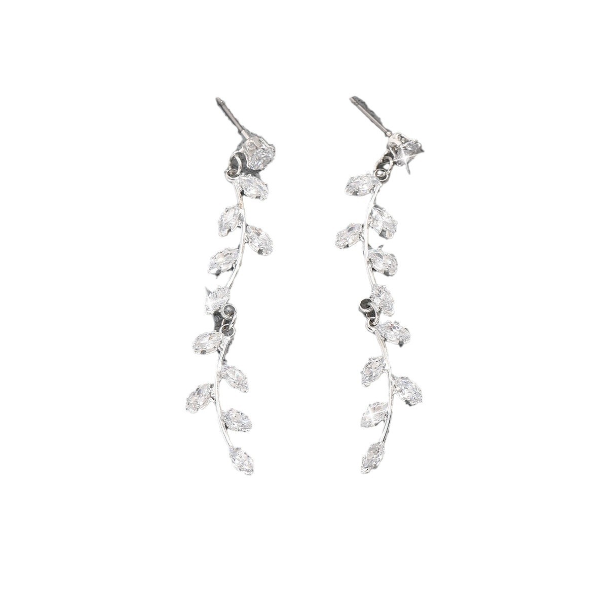 Long Temperament Earrings With Diamonds