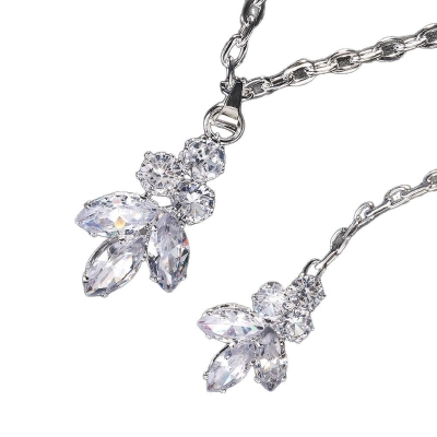Simple Leaf Zirconia Necklace Simple Leaf Zirconia Necklace