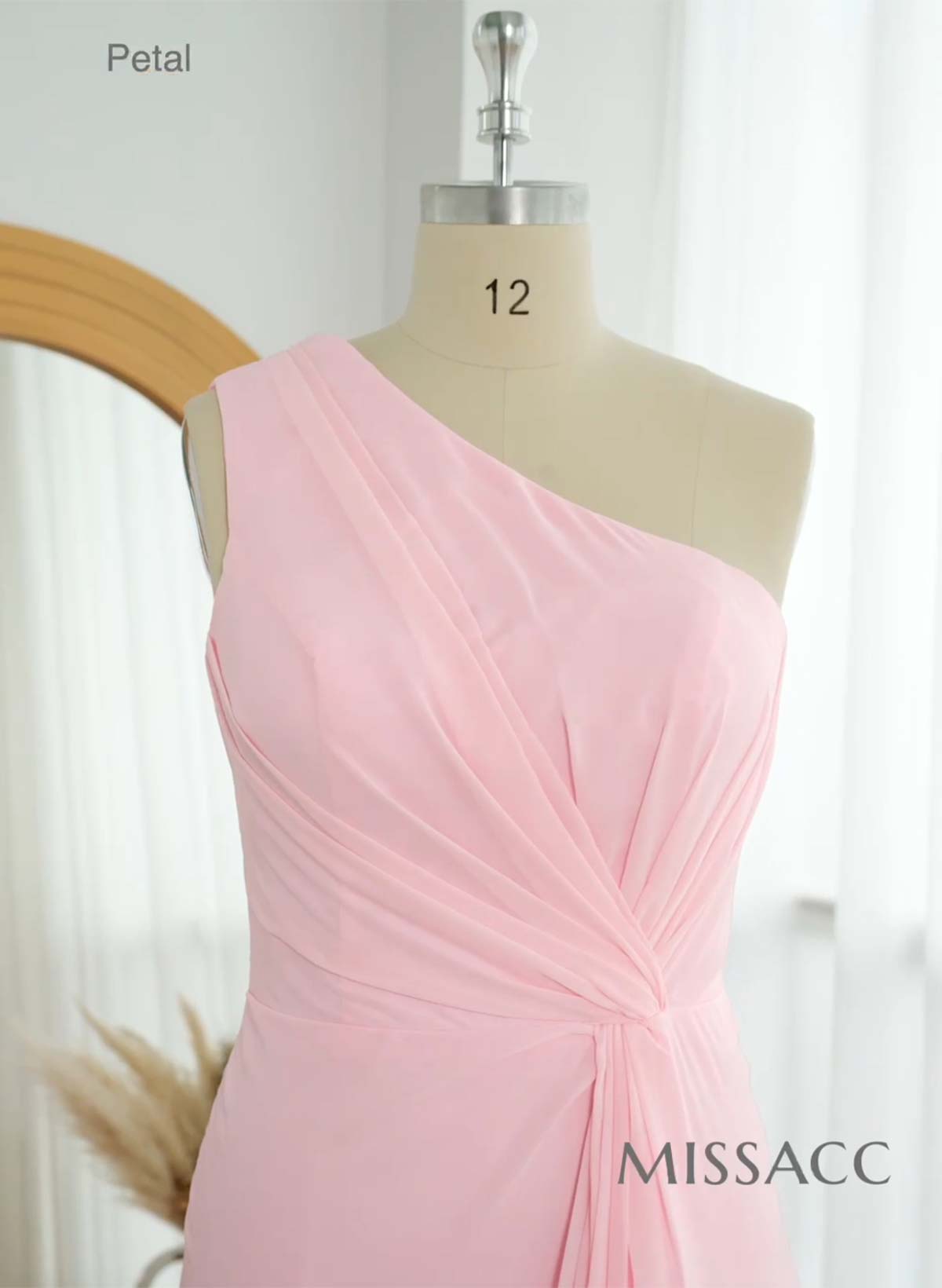 Modest One-Shoulder Sleeveless Chiffon Bridesmaid Dresses With Twisted Knot