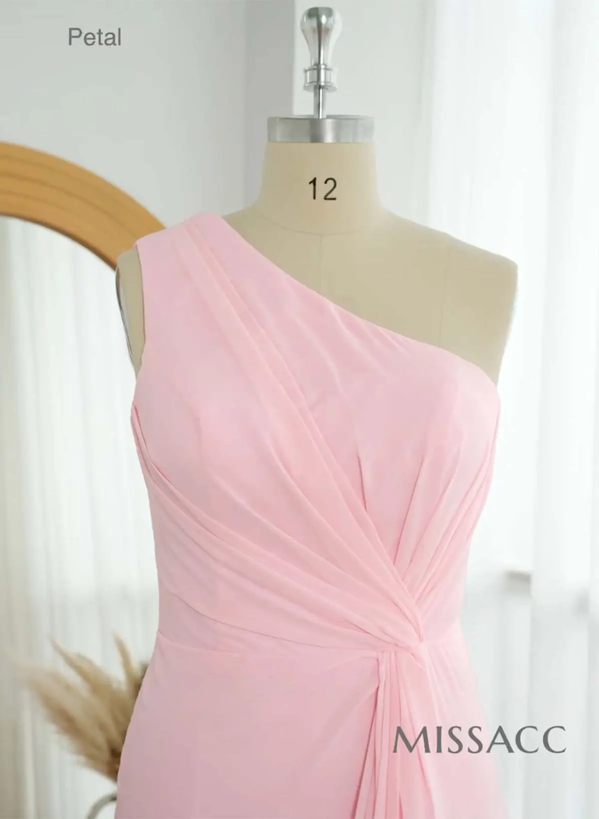 Modest One-Shoulder Sleeveless Chiffon Bridesmaid Dresses With Twisted Knot