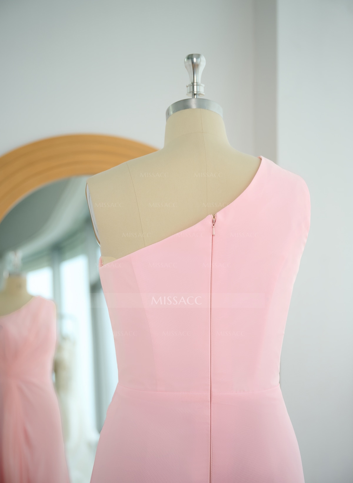 Modest One-Shoulder Sleeveless Chiffon Bridesmaid Dresses With Twisted Knot