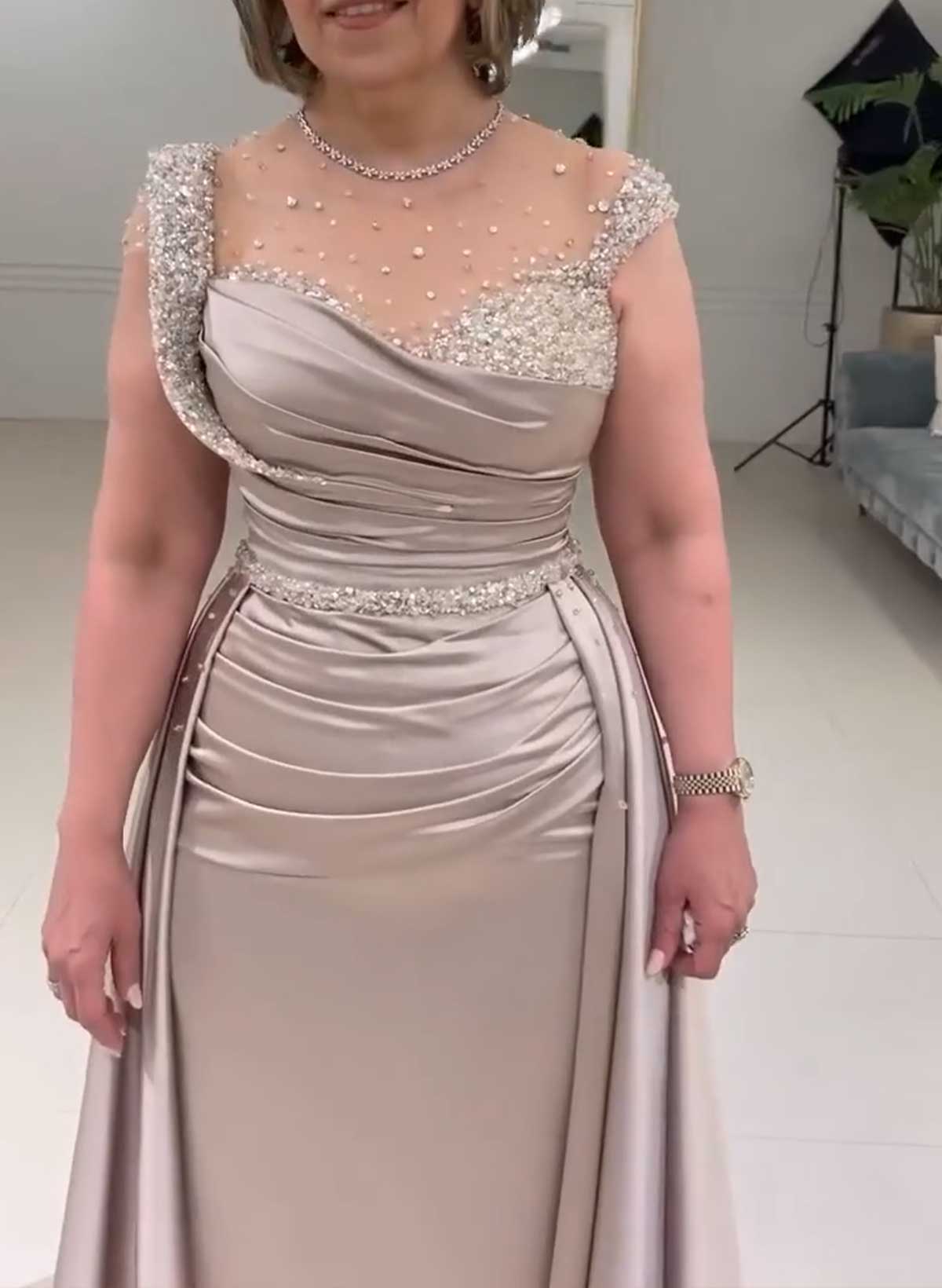 Luxury Scoop Neck Sleeveless Sweep Train Acetate Satin Evening Dresses With Rhinestone