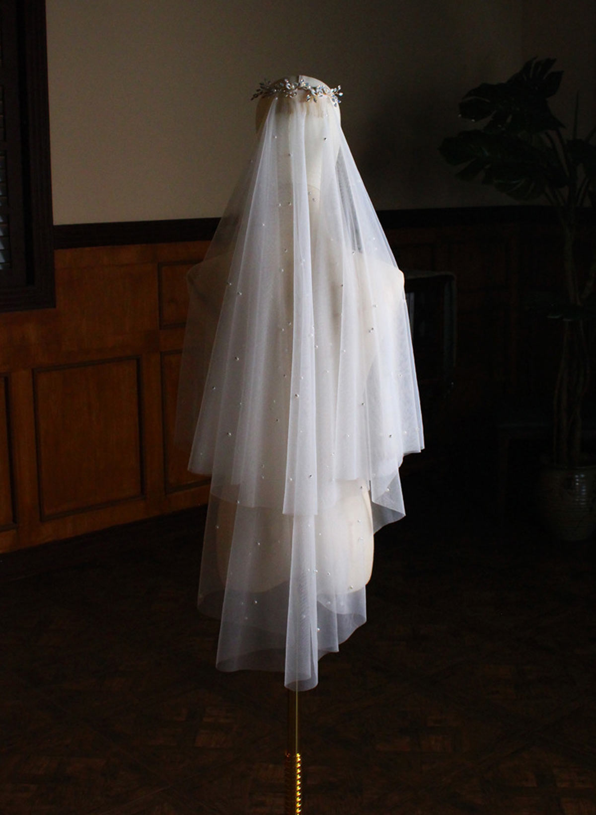 Two-Tier Tulle Rhinestones Faux Pearl Ivory Comb Fingertip Bridal Veils