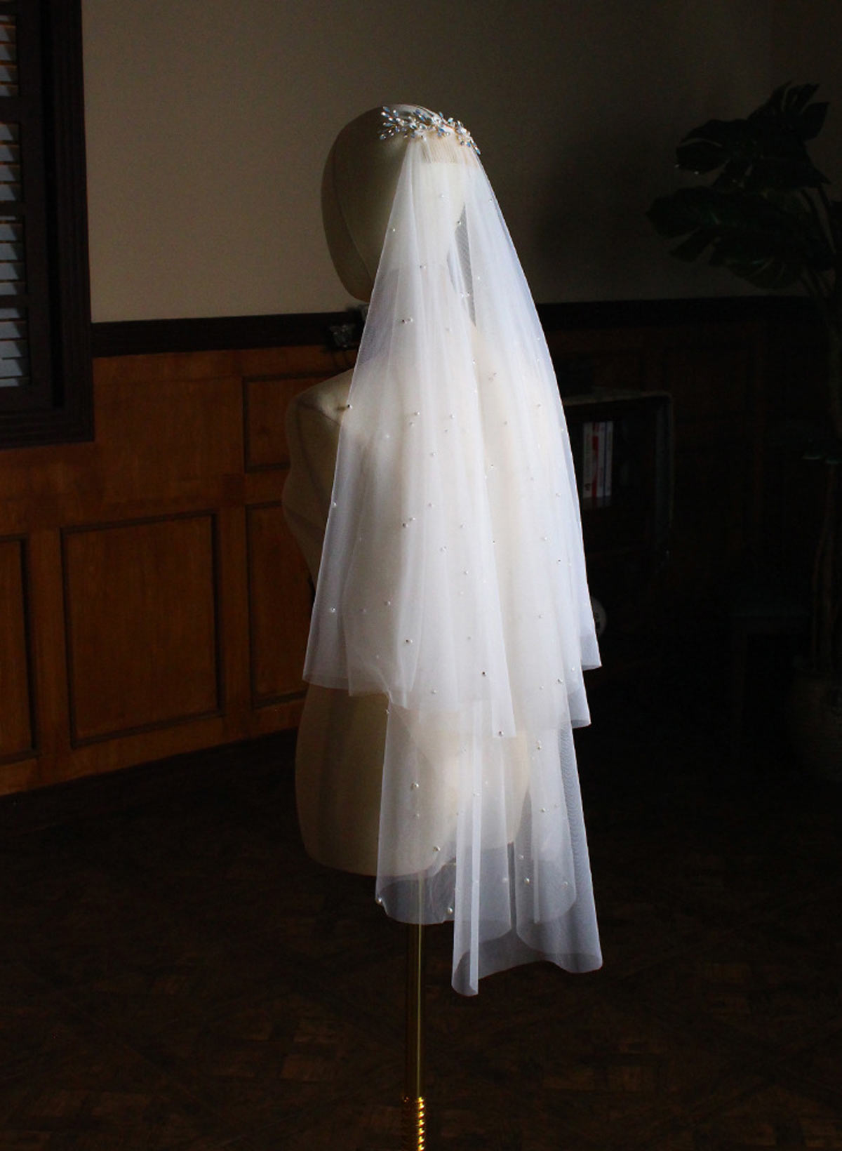 Two-Tier Tulle Rhinestones Faux Pearl Ivory Comb Fingertip Bridal Veils