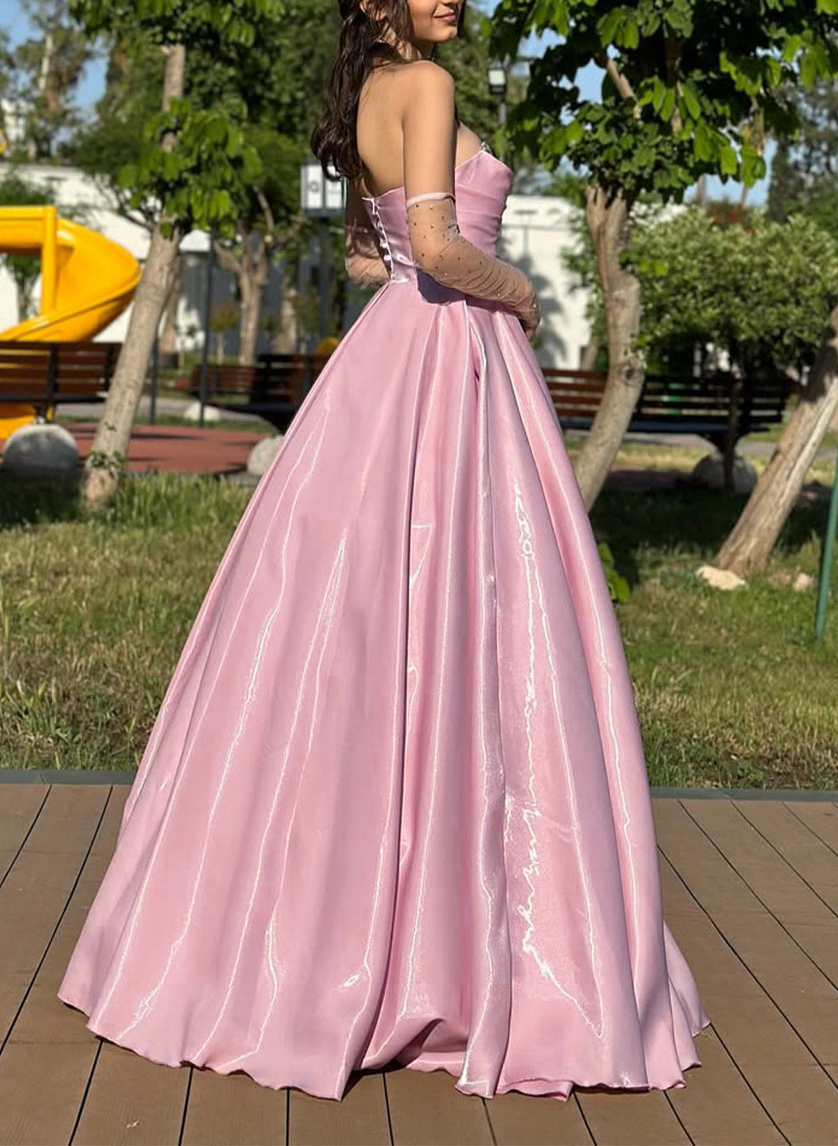 Elegant A-Line Sweetheart Floor-Length Liquid Satin Prom Dresses With Beading