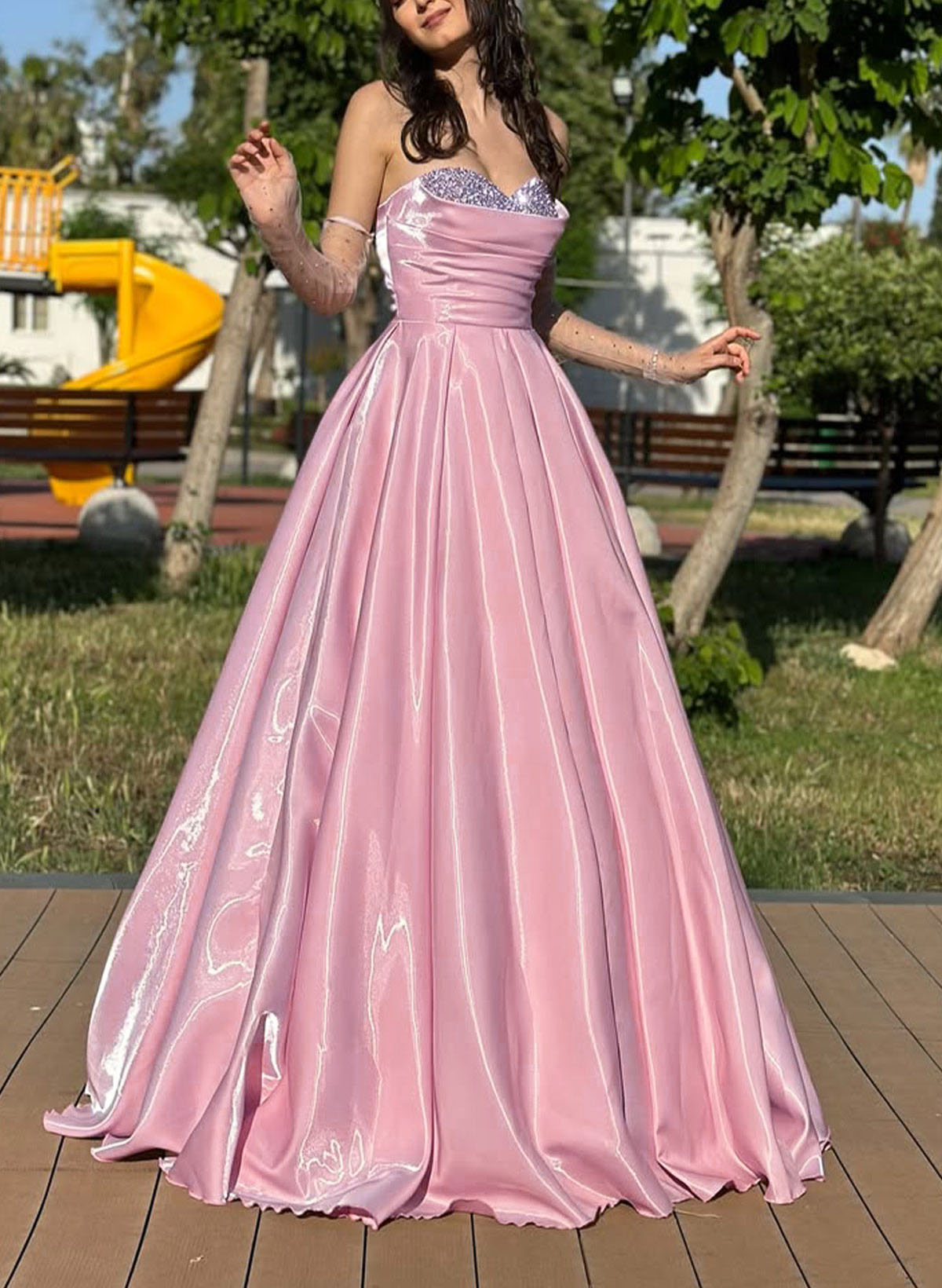 Elegant A-Line Sweetheart Floor-Length Liquid Satin Prom Dresses With Beading