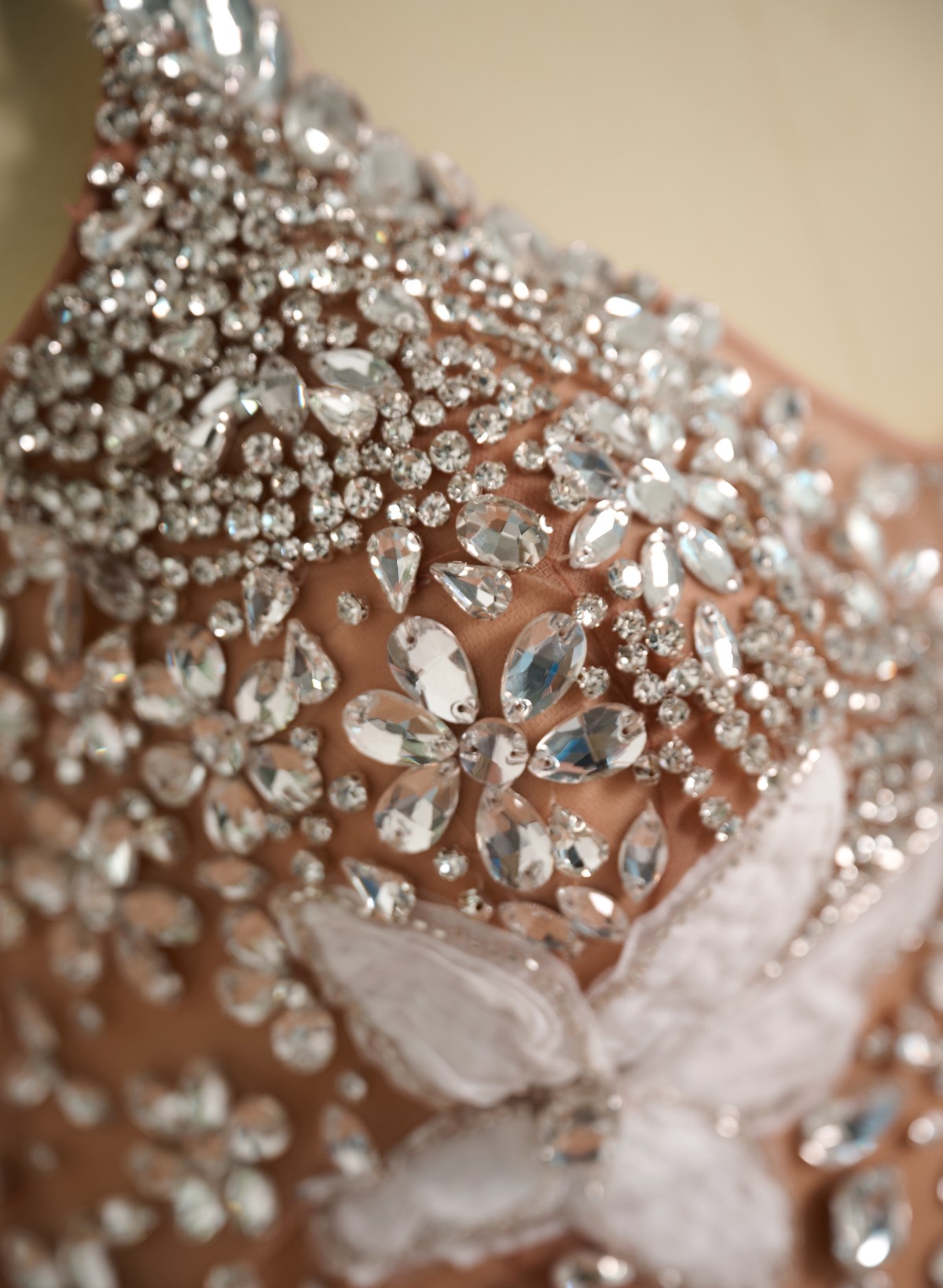 Sparkle & Shine Floor-Length Tulle Wedding Dresses With Rhinestone/Flower(s)