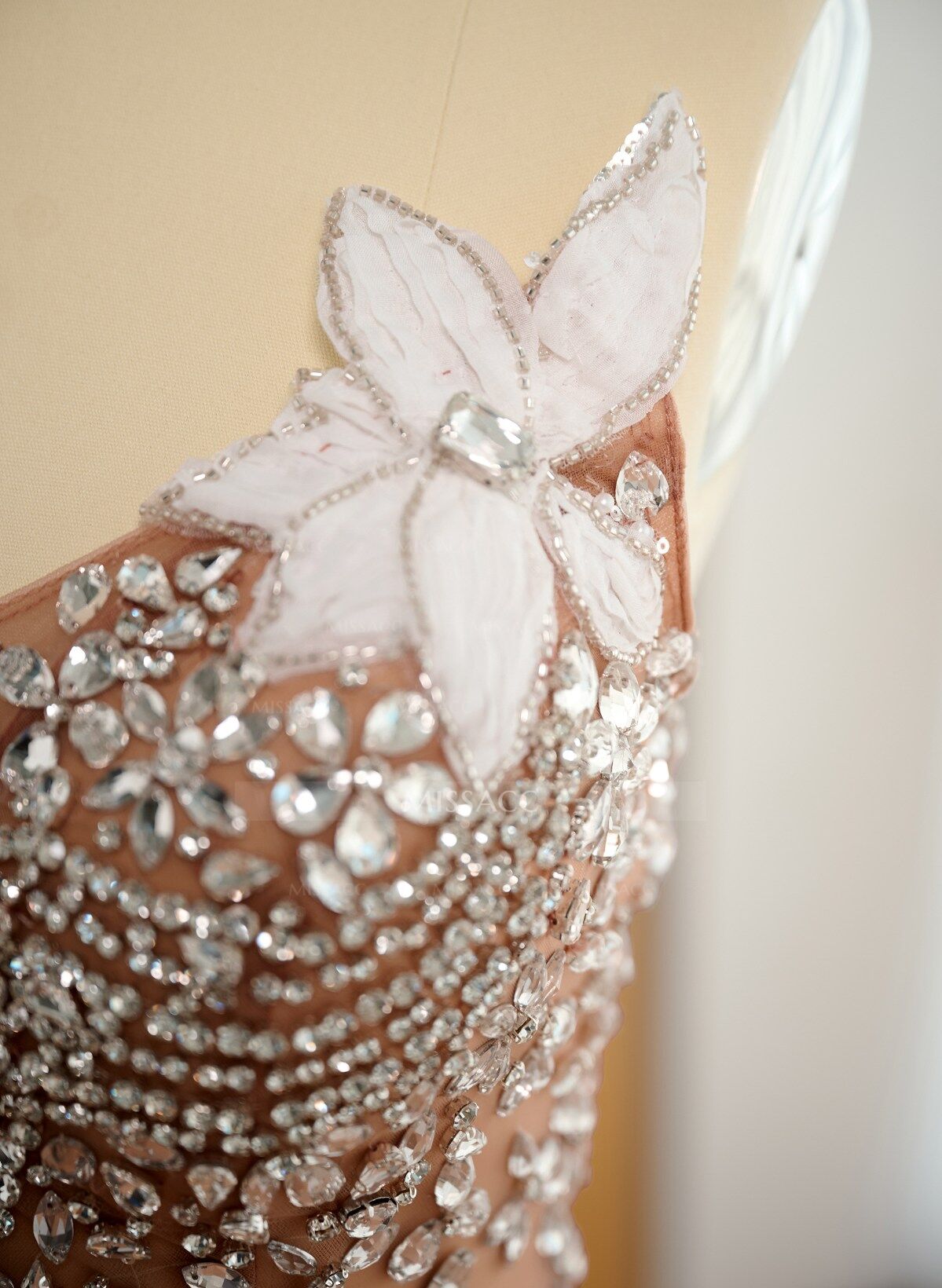 Sparkle & Shine Floor-Length Tulle Wedding Dresses With Rhinestone/Flower(s)