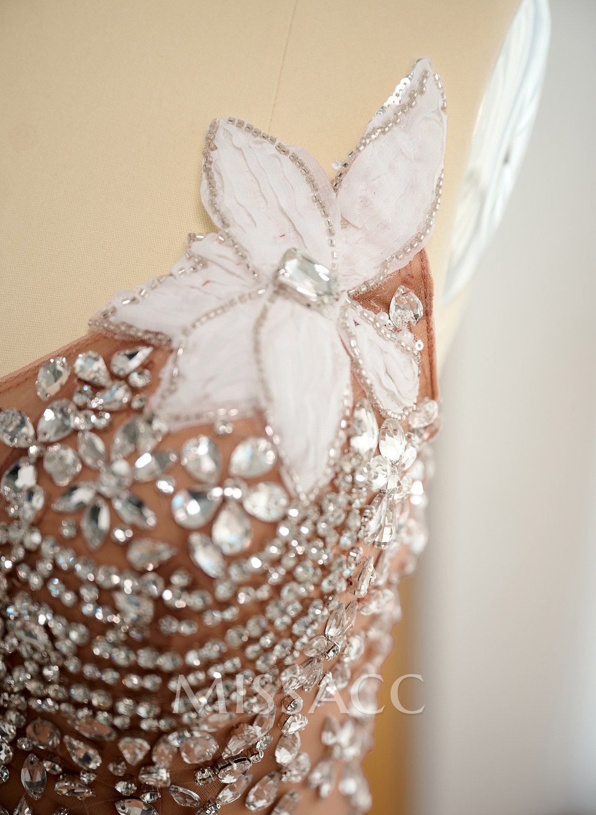 Sparkle & Shine Floor-Length Tulle Wedding Dresses With Rhinestone/Flower(s)
