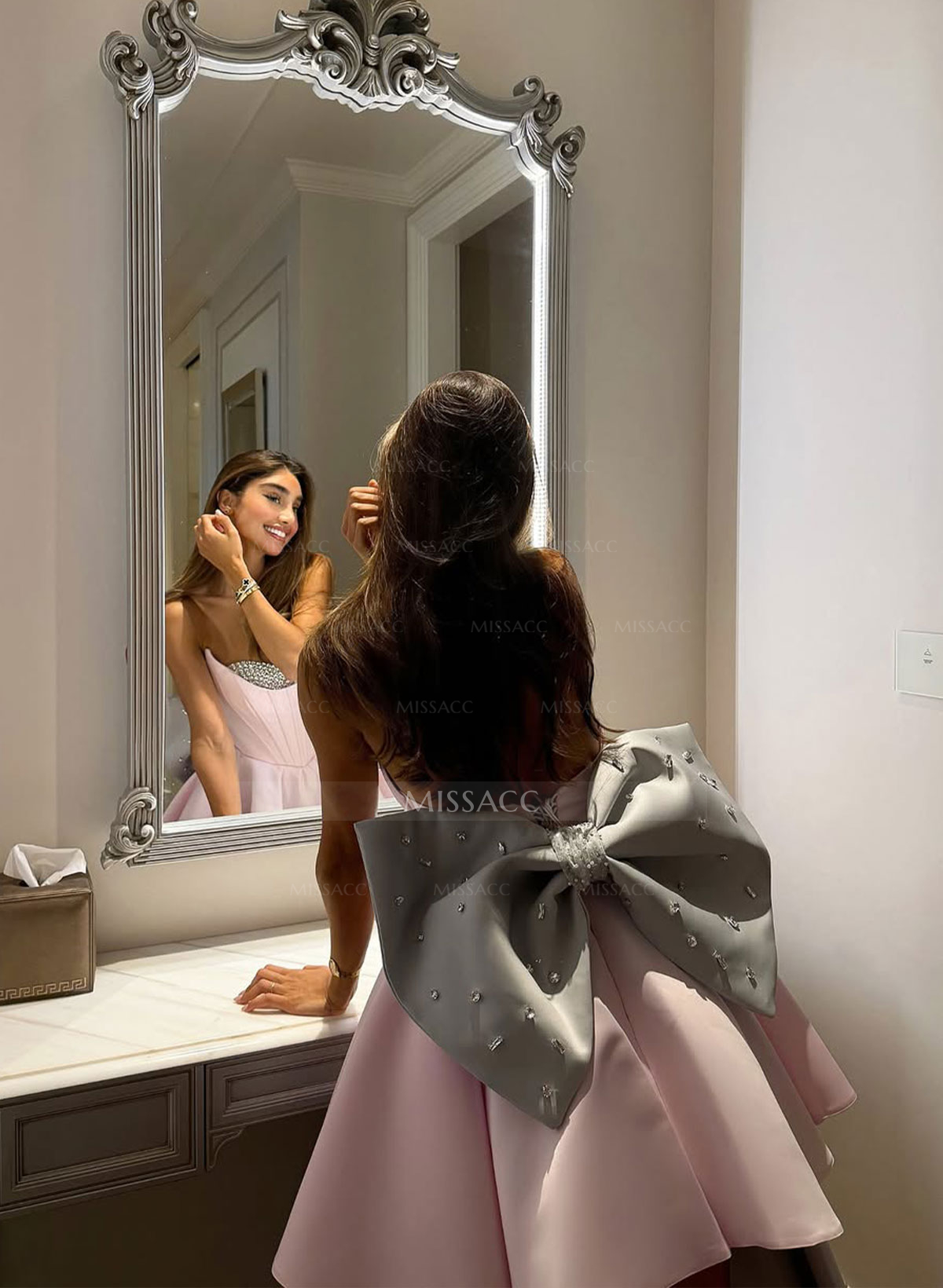 A-Line Strapless Short/Mini Satin Homecoming Dresses With Bow(s)/Rhinestone