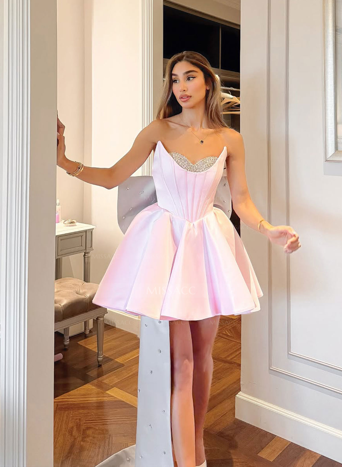 A-Line Strapless Short/Mini Satin Homecoming Dresses With Bow(s)/Rhinestone