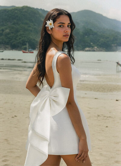 Elegant Beading Scoop Neck A-Line Short/Mini Elastic Satin Homecoming Dresses With Bow(s)