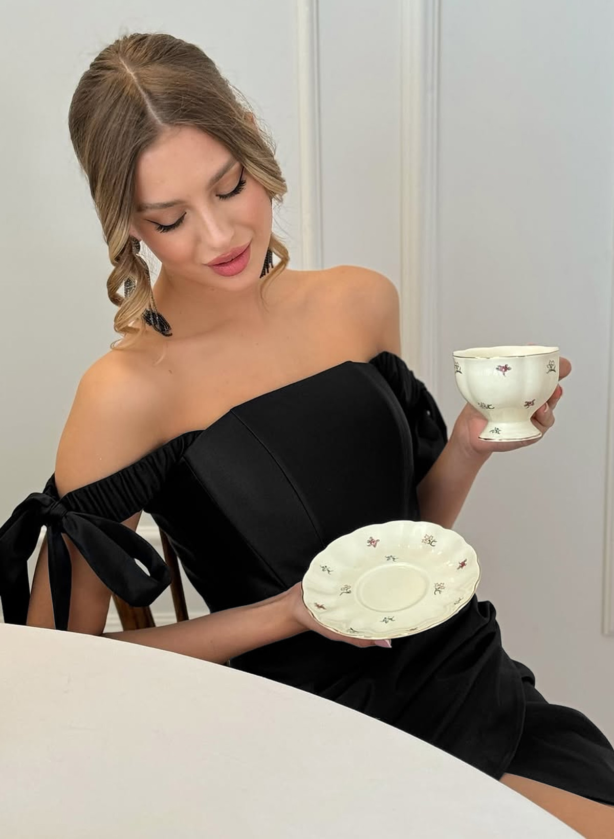 Elegant Bow(s) Off-The-Shoulder Sleeveless Short/Mini Acetate Satin Homecoming Dresses