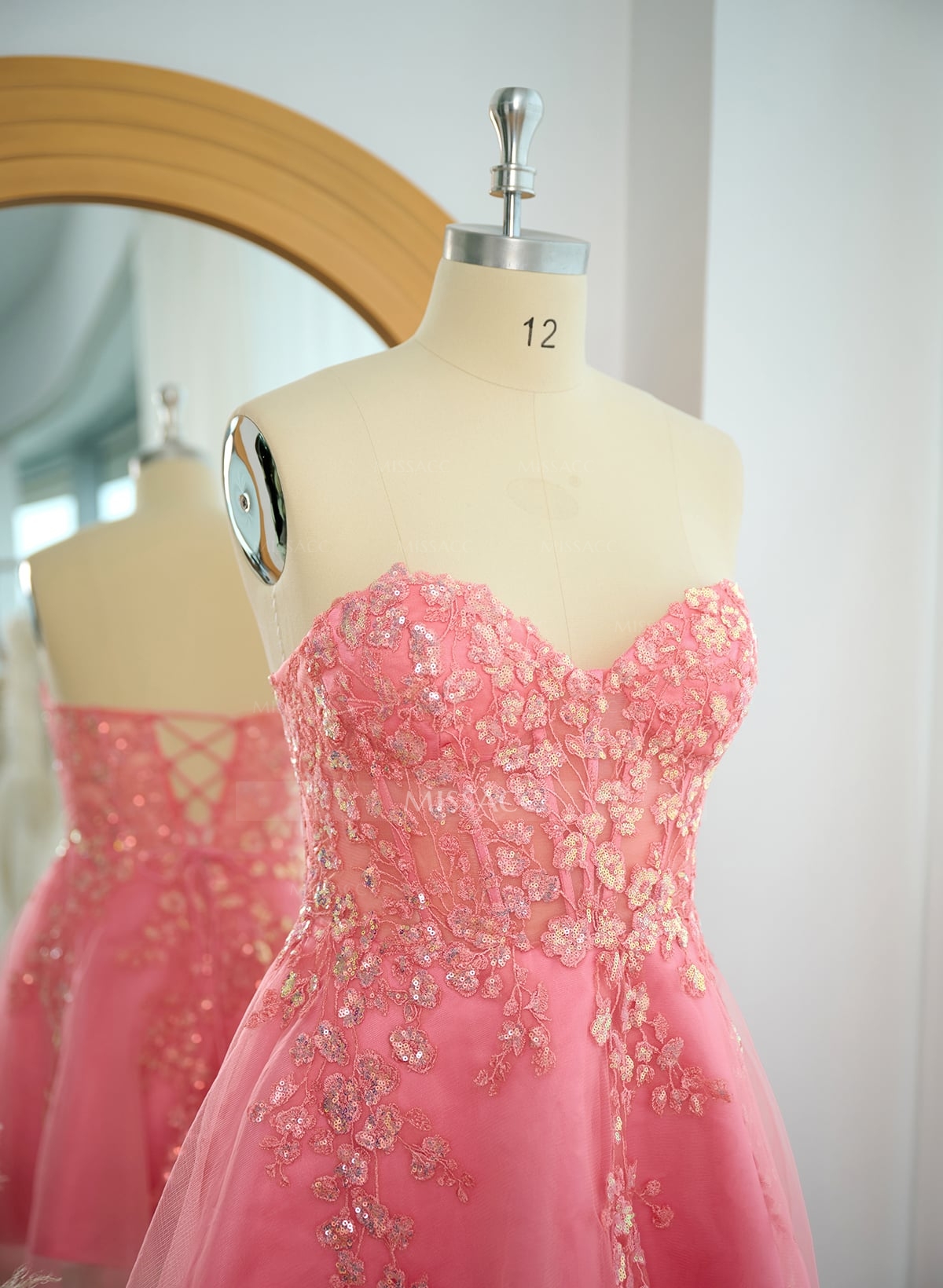 Elegant A-Line Strapless Short/Mini Satin/Lace Homecoming Dresses With Sequins