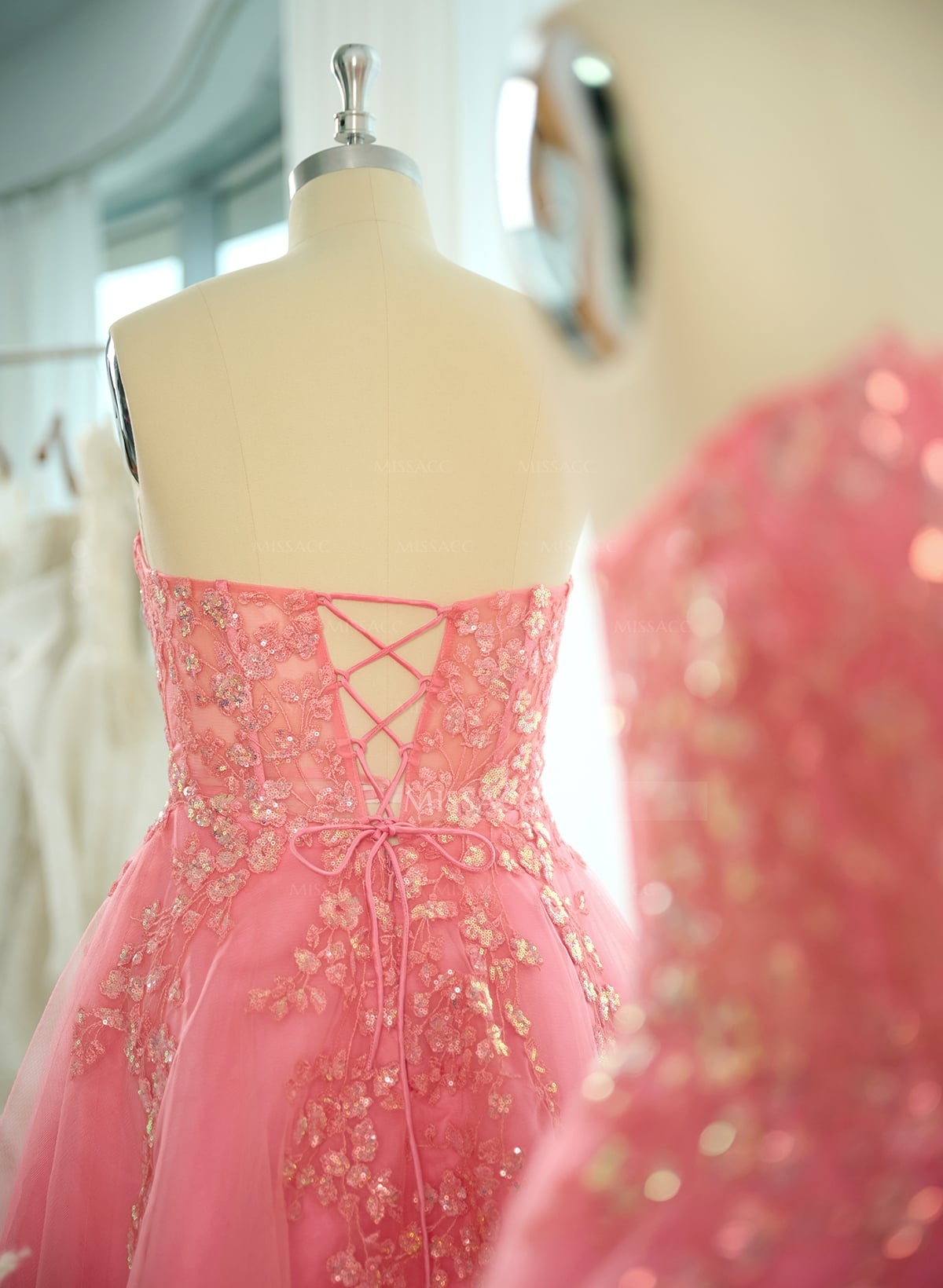 Elegant A-Line Strapless Short/Mini Satin/Lace Homecoming Dresses With Sequins