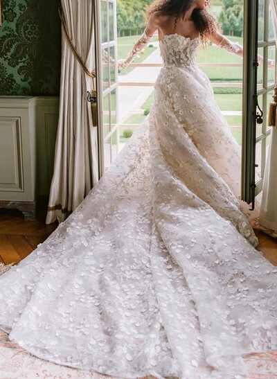 Dreamy Lace Sweetheart Sleeveless A-Line Cathedral Train Tulle Wedding Dresses