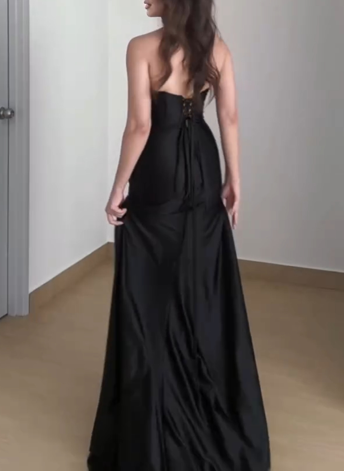 Elegant Sequins Sweetheart Sleeveless High Split Sweep Train Crepe Satin Evening Dresses