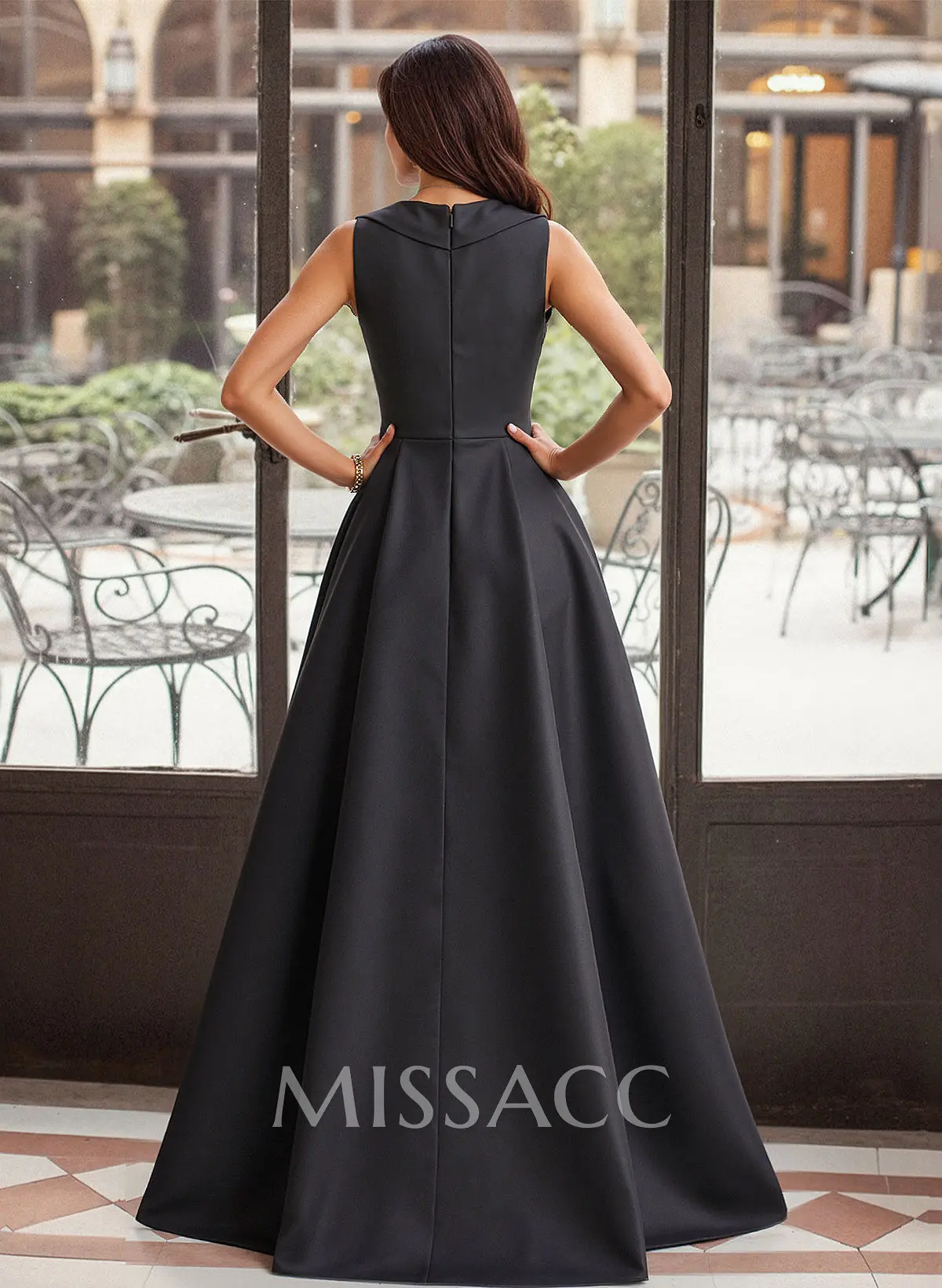 mavimoon Occasion Dress ブラック A-Line V-Neck Sleeveless Sweep Train Satin Mother Of The Bride