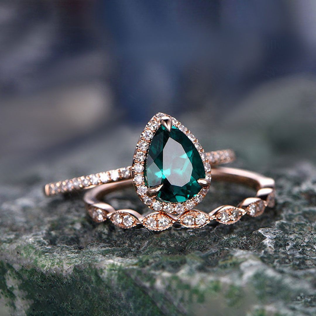 2CT Pear Cut Green Moissanite Engagement Ring Set In Sterling Silver