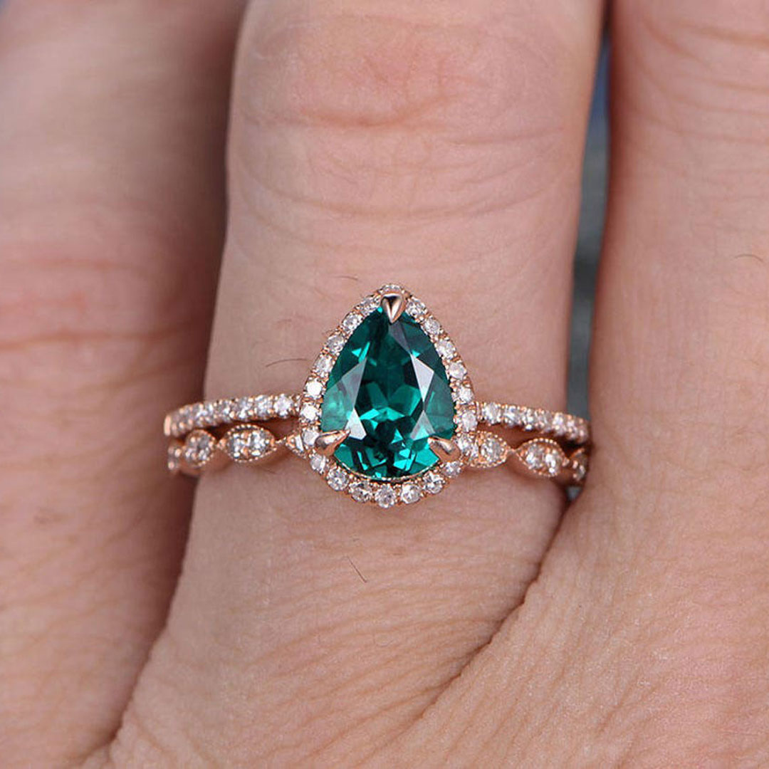 2CT Pear Cut Green Moissanite Engagement Ring Set In Sterling Silver