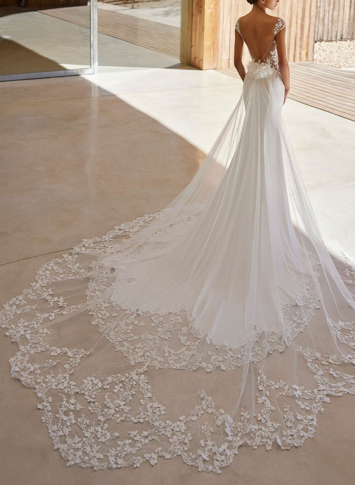 Elegant Lace Illusion Neck Open Back Royal Chiffon/Tulle Wedding Dresses With Flower(s)