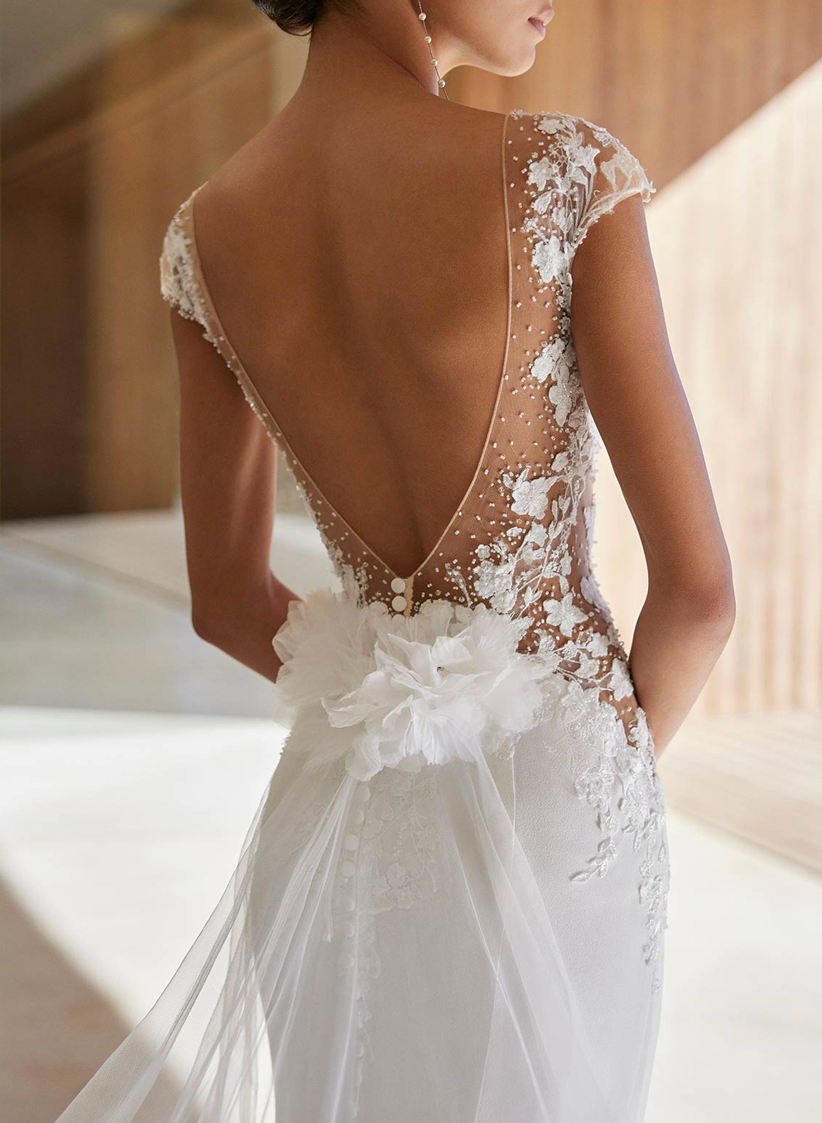 Elegant Lace Illusion Neck Open Back Royal Chiffon/Tulle Wedding Dresses With Flower(s)