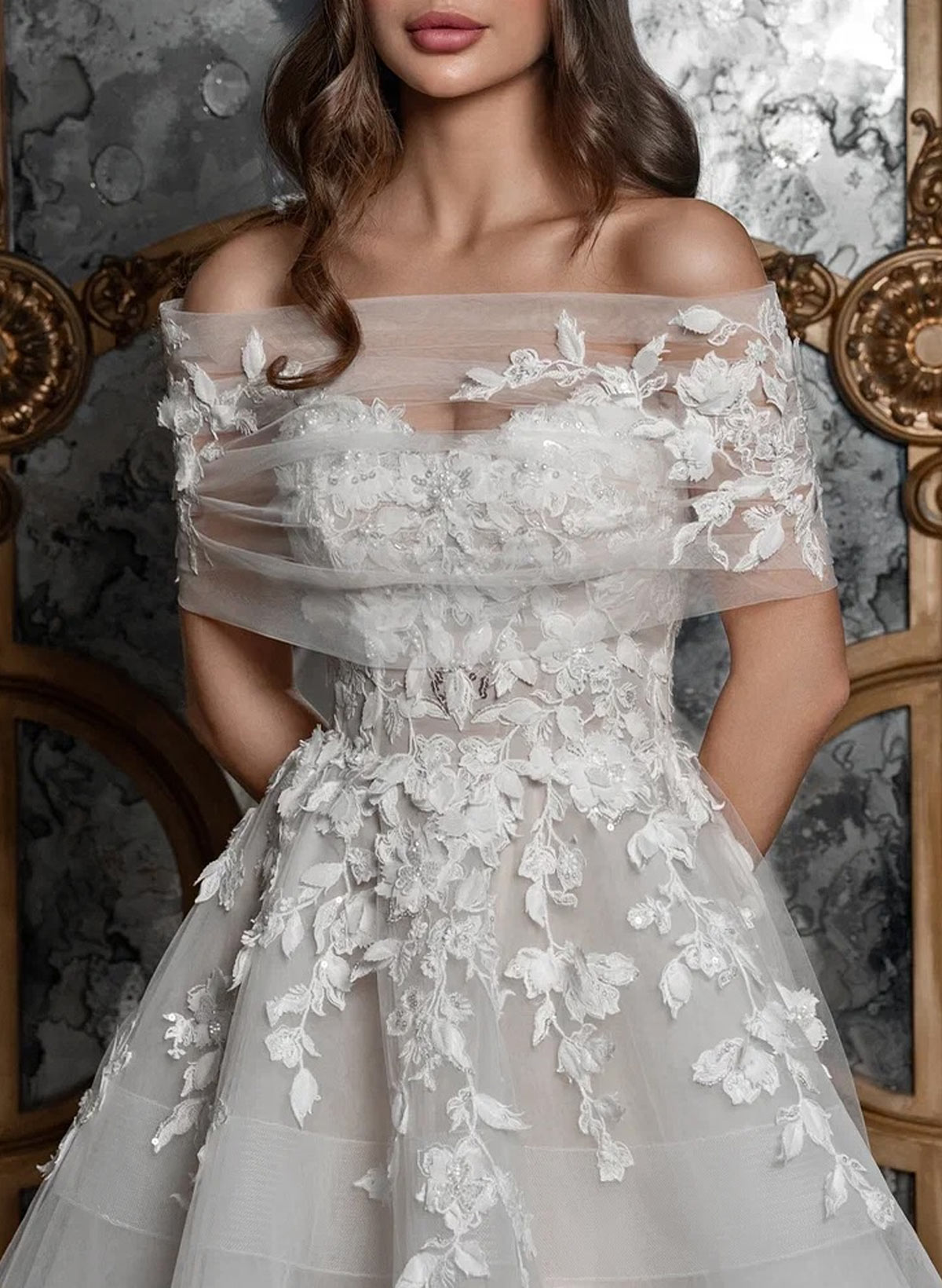 Elegant Sleeveless Detachable Neckline A-Line Sweep Train Lace/Tulle Wedding Dresses