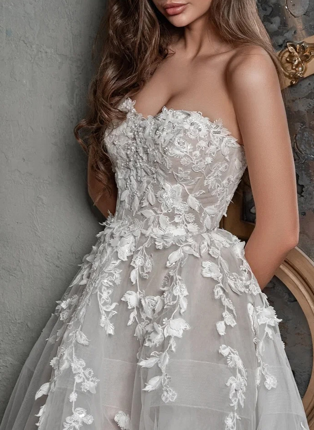 Elegant Sleeveless Detachable Neckline A-Line Sweep Train Lace/Tulle Wedding Dresses