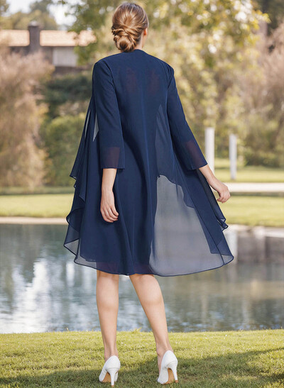 Sheath/Column Sweetheart Knee-Length Chiffon Cocktail Dresses With Beading Pleated Appliques Lace
