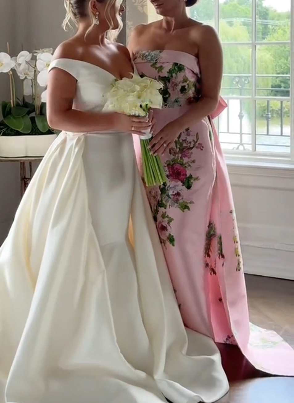 Elegant Strapless Sleeveless Back Slit Floor-Length Bow(s) Evening Dresses