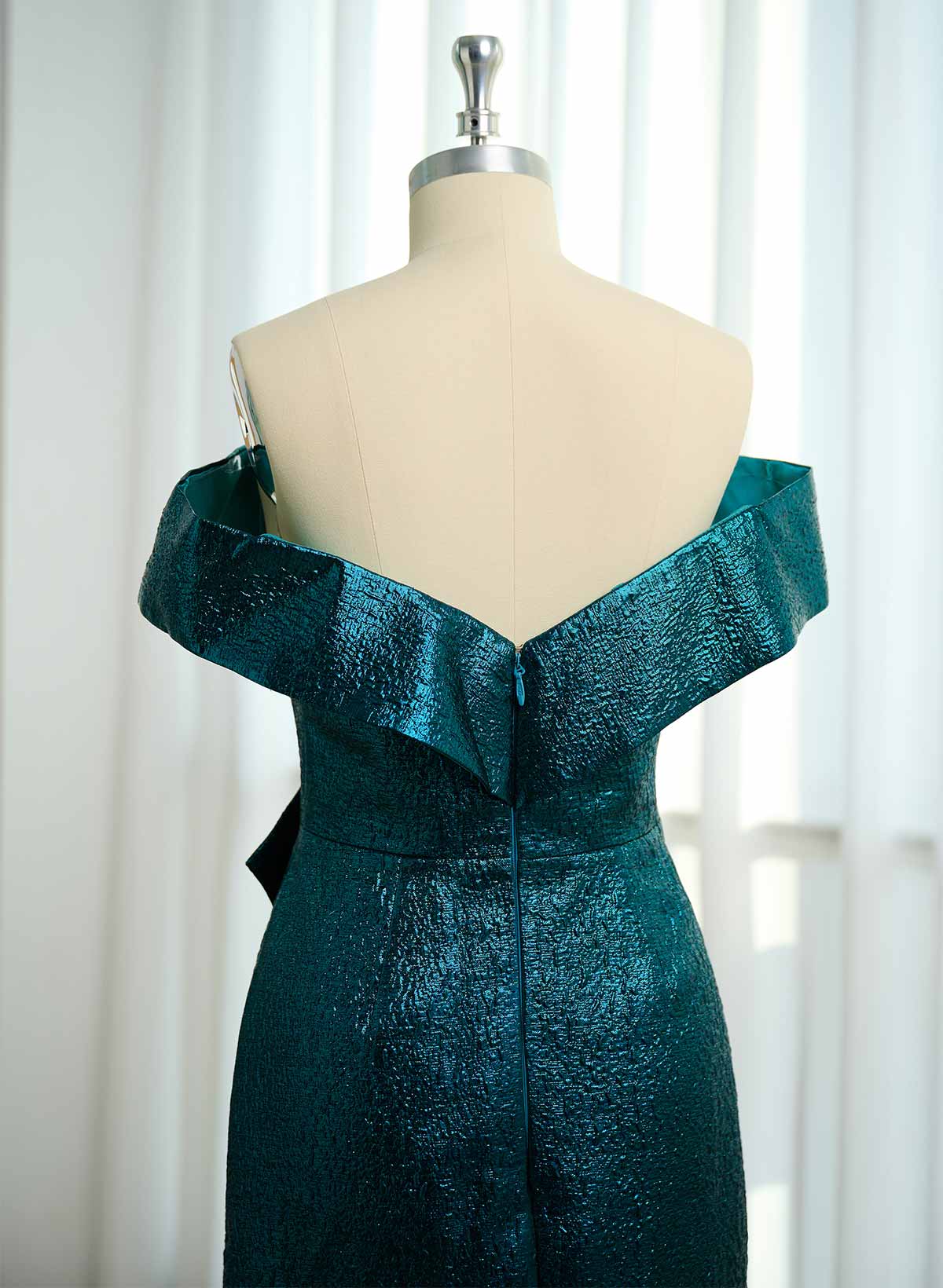 Flattering Sparkle & Shine Off-The-Shoulder Sleeveless Mermaid Floor-Length Evening Dresses