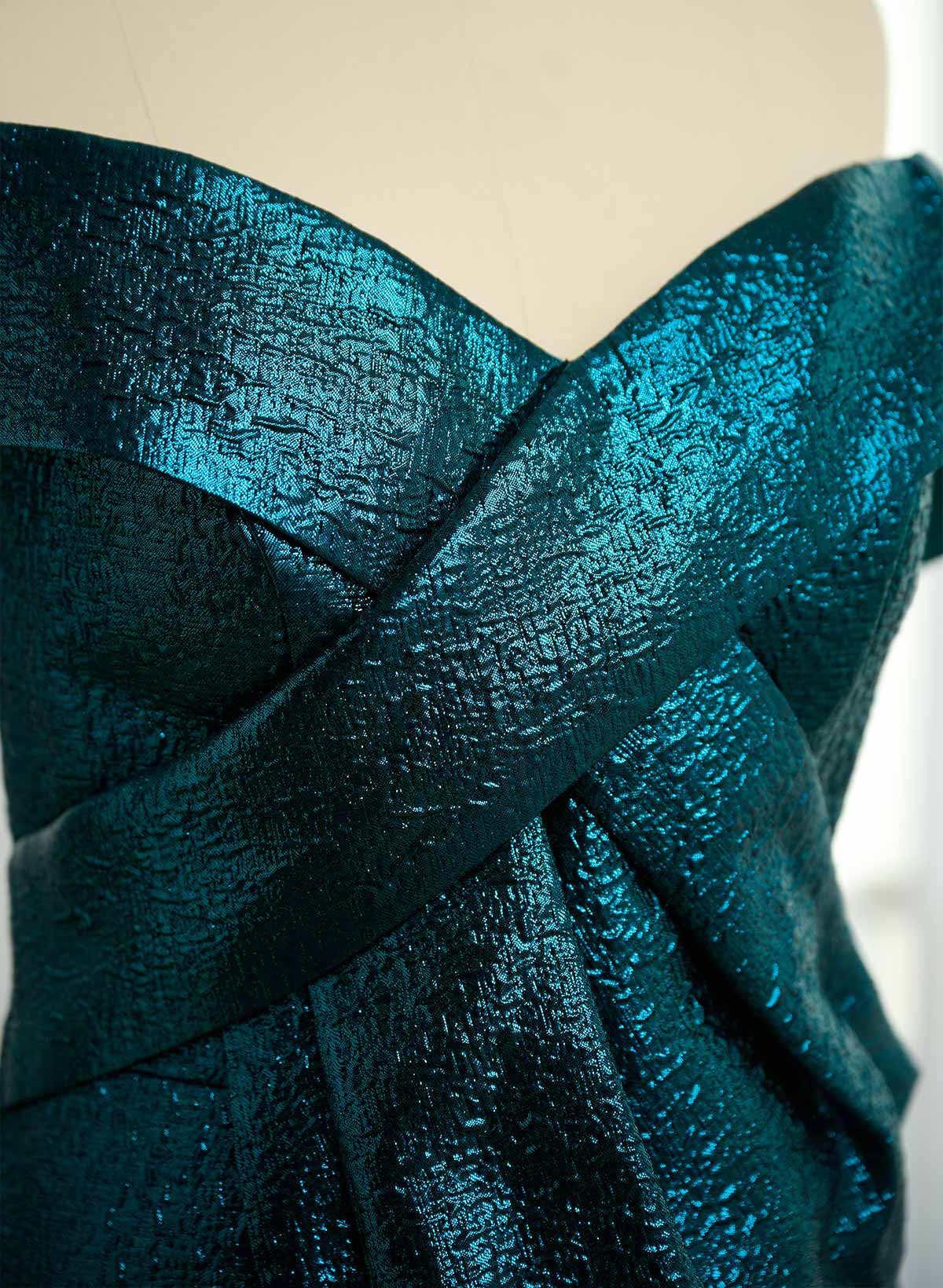 Flattering Sparkle & Shine Off-The-Shoulder Sleeveless Mermaid Floor-Length Evening Dresses