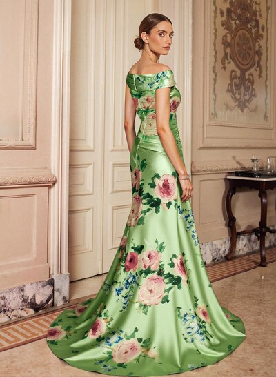 Trumpet/Mermaid Off-The-Shoulder Sweep Train Mother Of The Bride Dresses With Flower(s)