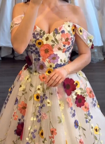 Flower(s) Appliques Lace Off-The-Shoulder Sleeveless A-Line Court Train Tulle Wedding Dresses