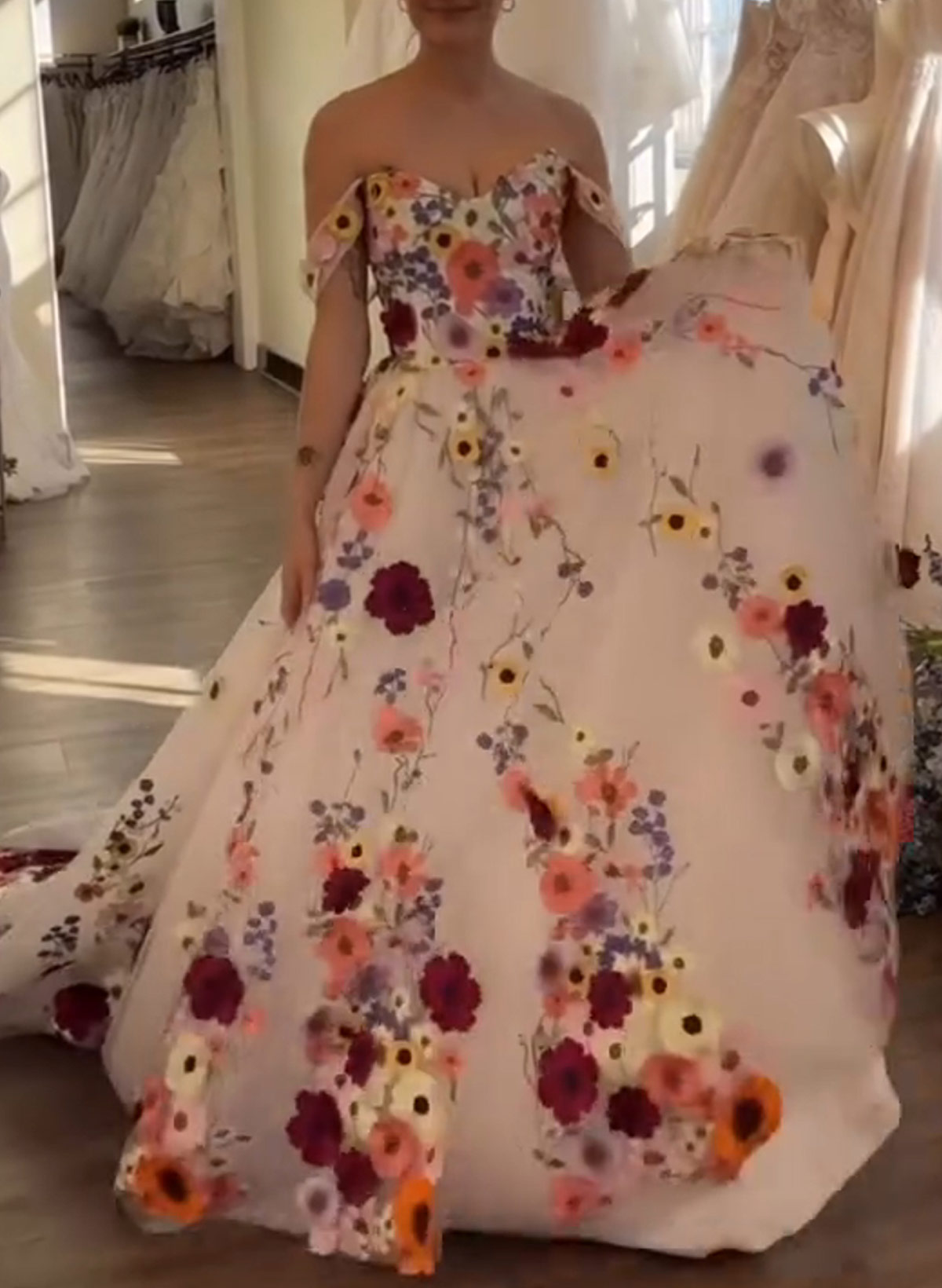 Flower(s) Appliques Lace Off-The-Shoulder Sleeveless A-Line Court Train Tulle Wedding Dresses