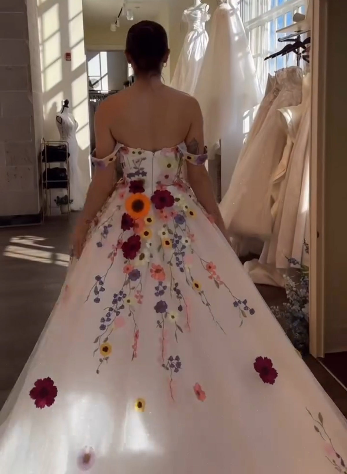 Flower(s) Appliques Lace Off-The-Shoulder Sleeveless A-Line Court Train Tulle Wedding Dresses