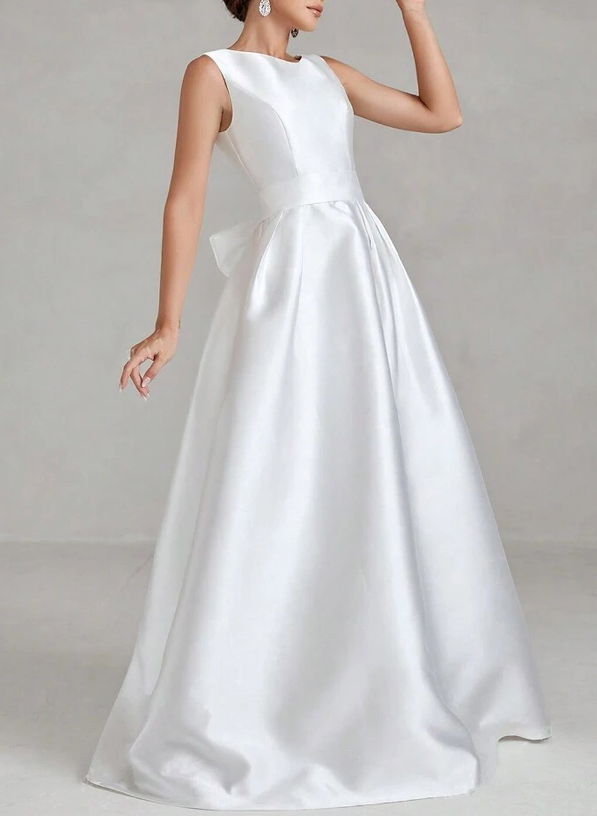 Elegant Scoop Neck Sleeveless A-Line Floor-Length Satin Wedding Dresses With Bow(s)