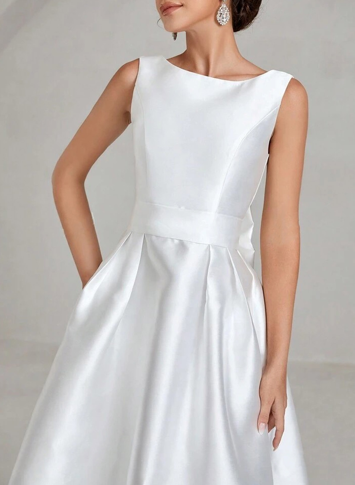 Elegant Scoop Neck Sleeveless A-Line Floor-Length Satin Wedding Dresses With Bow(s)